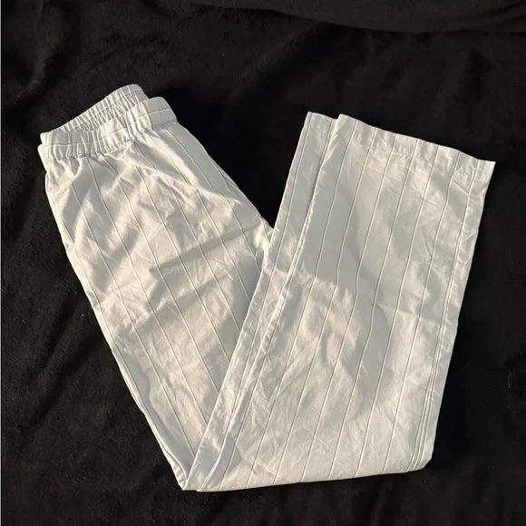 Aritzia Pyjama Set - Picture 7 of 7